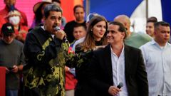 Nicol�s Maduro con el empresario Alex Saab durante un acto en Caracas en enero del 2024