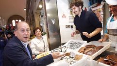 Leiceaga acudi� a la plaza de Abastos.
