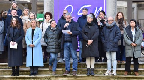 La lectura del manifiesto por parte de la corporaci�n de Ames dio paso a una actuaci�n musical de Bel�n Tajes