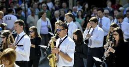 Senande destac� el tiempo: en la procesi�n del domingo, con la Banda de Lal�n, incluso luci� el sol.