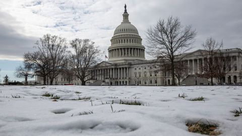 La nieve cubre estos das los alrededores del Capitolio.