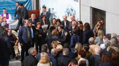 Rajoy estuvo arropado por familiares y amigos durante la ceremonia f�nebre por su padre