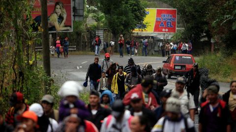 Un millar de migrantes integran la caravana que el lunes parti� de Honduras