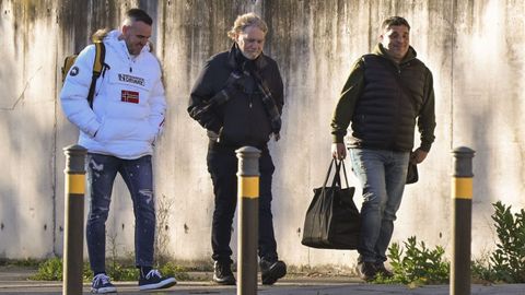 Sito Mianco, en el centro, llegando ayer a la Audiencia Nacional junto a dos colaboradores.