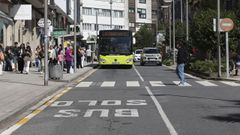 Carril bus de A Rosa,�el �nico de Santiago que est� reservado para uso exclusivo de este tipo de veh�culos, aunque es una prohibici�n poco respetada por los conductores..