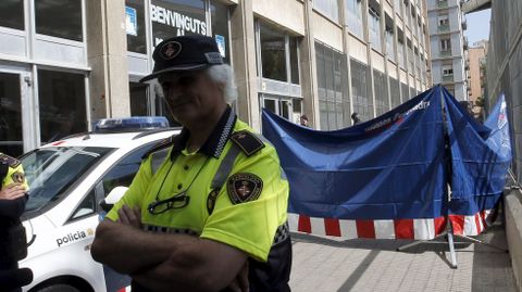 Agentes del rea de Investigacin Criminal de Barcelona de los Mossos d'Esquadra se han hecho cargo de la investigacin de los hechos