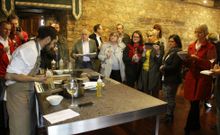 Los Masters of Wine participaron en un showcooking en Godeval a cargo de �lvaro Villasante. 