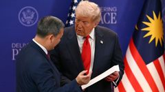 El presidente estadounidense, Donald Trump, junto a Hun Manet, primer ministro de Campoya, durante la cumbre celebrada en Malasia 