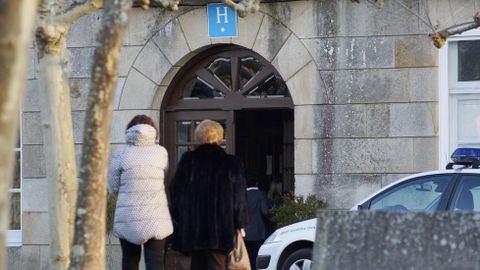 Parricidio en Ba�os de Molgas.La Guardia Civil investiga lo ocurrido en el hostal de Os Remedios