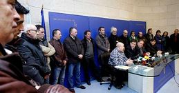 Besteiro y Fern�ndez, junto a representantes de UU.AA. y ganaderos gallegos.