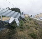 Chapas arrancadas junto a la N-634, en Barreiros.