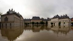 El castillo Pillnitz, inundado por el desbordamiento del Elba