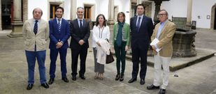 Los responsables de Paradores y de los clubes, en la presentaci�n del circuito de golf junto a Nava Castro. 