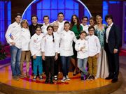 Doce aspirantes del concurso y el jurado de �MasterChef�. 