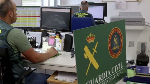 Los agentes del Equipo Arroba Milladoiro de la Guardia Civil reciben casos de toda el �rea metropolitana