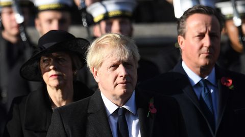 May, Cameron y Johnson en el homenaje a los cados en la Segunda Guerra Mundial.