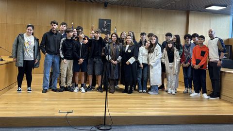 Los alumnos de Franciscanas durante su visita a los juzgados de Ourense