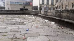 Los restos del botell�n en el atrio de la Catedral. 