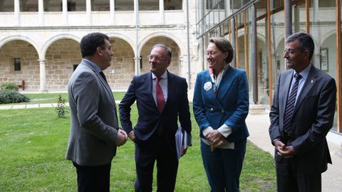 El conselleiro Romn Rodrguez (a la izquierda) en un acto de presentacin de la candidatura de la Ribeira Sacra celebrado en el 2019 en el parador de Santo Estevo de Ribas de Sil