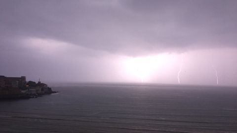 Tomenta electrica en Gij�n