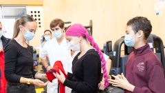 La ex futbolista Virginia Torrecilla con Elena en la Aceleradora de la Fundaci�n Unoentrecienmil