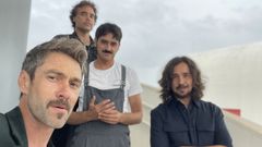 Marcos Cao (en primer plano) con La Sonrisa de Julia. 