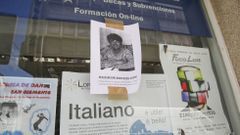 Carteles en Santiago con la foto de Brais Bogo