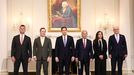 El secretario de Estado de EE.UU., Marco Rubio (c), junto a las delegaciones del L�bano e Israel.