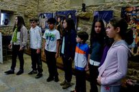 Os alumnos lembraron a Rosal�a con poemas e m�sica.