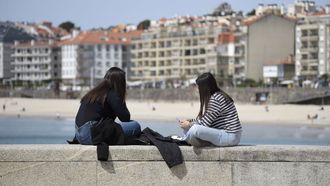 Dos j�neves el pasado domingo frente a la playa de Silgar (Sanxenxo)