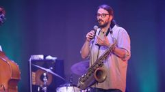 El saxofonista Diego Alonso toc� con su quinteto en la jornada inaugural del Ames Jazz, en la Casa da Cultura de Bertamir�ns.