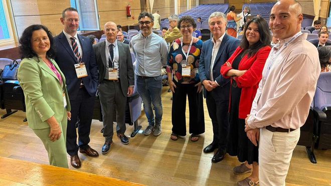 Foto de familia de los participantes en la sesi�n inaugural de Ibero 2026.