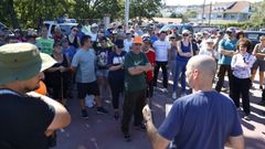 Cerca de un centenar de vecinos se han sumado a los equipos de emergencia para la b�squeda