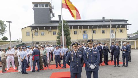 Borque Torres, junto al coronel saliente, Juan Pedro Vel�zquez-Gaztelu, a la derecha.