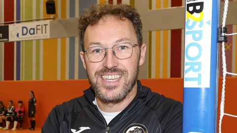 El t�cnico Fran Toba.