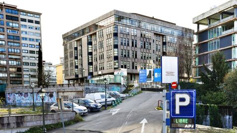 Edificio de los antiguos juzgados de la calle Lal�n, ya sin apenas uso