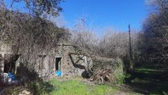 El lugar. Los participantes de la �rave� de Arz�a la celebraron en esta aldea abandonada de la parroquia de Viladavil. Seg�n personas que han estado en este tipo de eventos, los organizadores buscan parajes apartados de la sociedad para que nadie se percate de su presencia. Normalmente los conocen por fiestas previas o por cuestiones personales