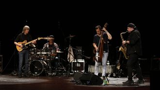 Imagen de archivo de la Mike Stern Band durante su actuaci&oacute;n en el Teatro Col&oacute;n dentro del festival +qjazz del 2022