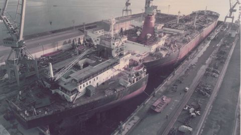 La entrada de la proa del petrolero en el dique fue la maniobra m�s cr�tica.