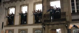 Los jugadores saludaron a la afici�n desde la casa consistorial.