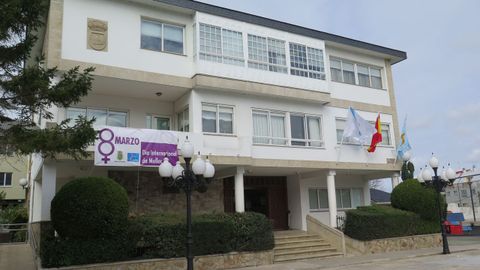 Pancarta en la Casa do Concello de A Laracha