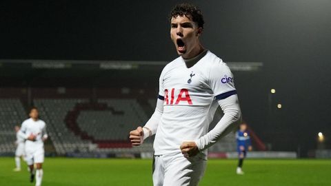 El gallego, con el filial del Tottenham, la pasada temporada
