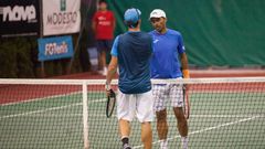 Un partido en las pistas del club fluvial de Lugo