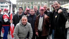 Emigrantes gallegos en la manifestaci�n celebrada ayer en Berna.