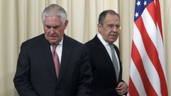 Tillerson y su hom�nimo ruso Lavrov (a la derecha)