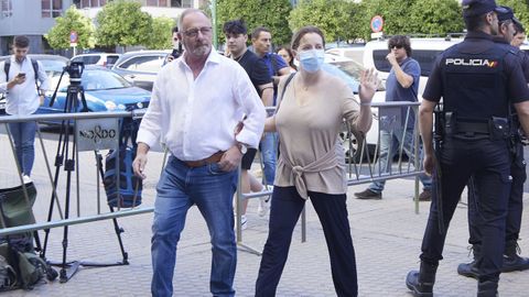 Los padres de Marta del Castillo, a su llegada al juzgado.