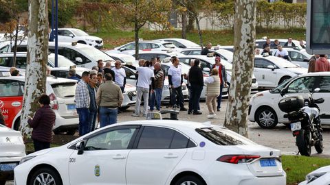 El colectivo tilda de competencia desleal el servicio de los VTC