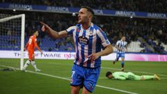 Lucas festeja el primero de sus dos goles ante la Real Sociedad B