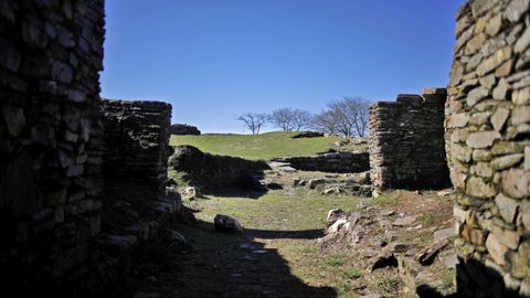 El castro de Castromaior destaca por su buena conservacin y las vistas del centro de la provincia de Lugo