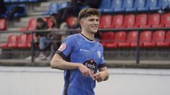 Adri&aacute;n Guerrero celebra el primer gol de los ourensanos 